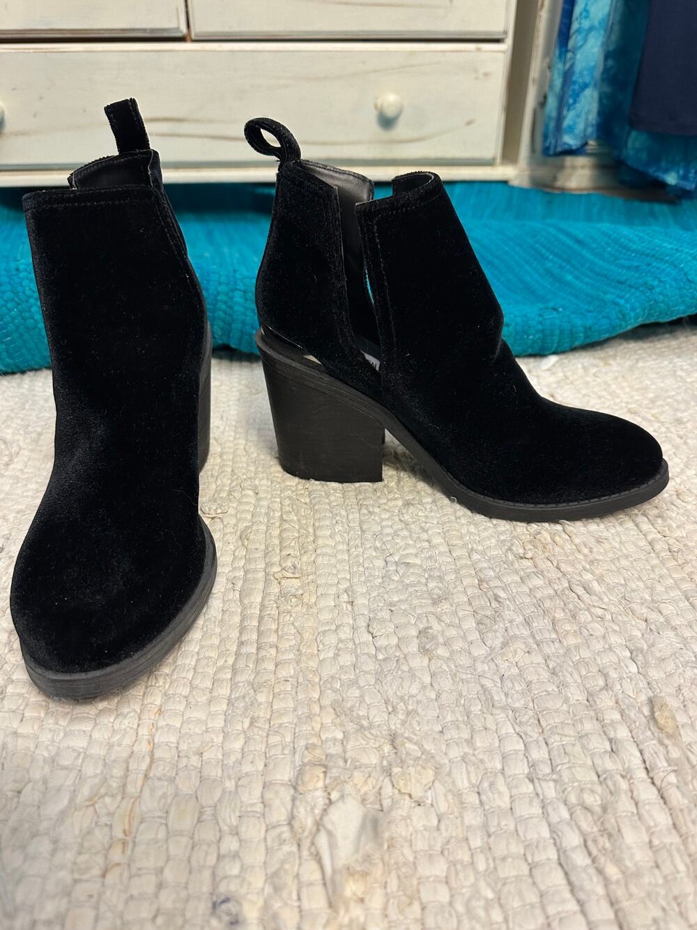 NEW STEVE MADDEN BLACK VELVET STACKED HEEL ANKLE BOOTS 8